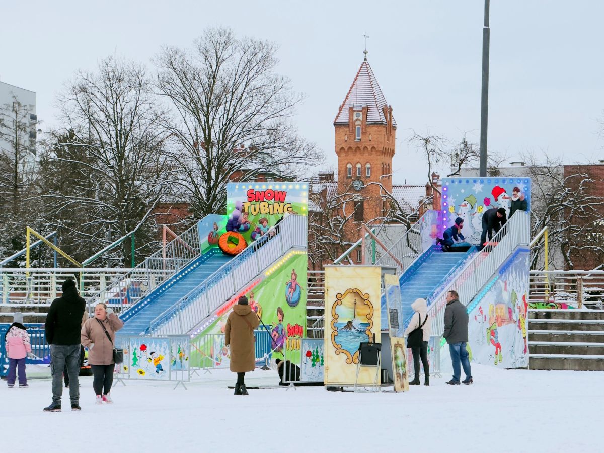 Ferie w mieście? Sprawdź zimową atrakcję – dwie pontonowe zjeżdżalnie wciąż czekają
