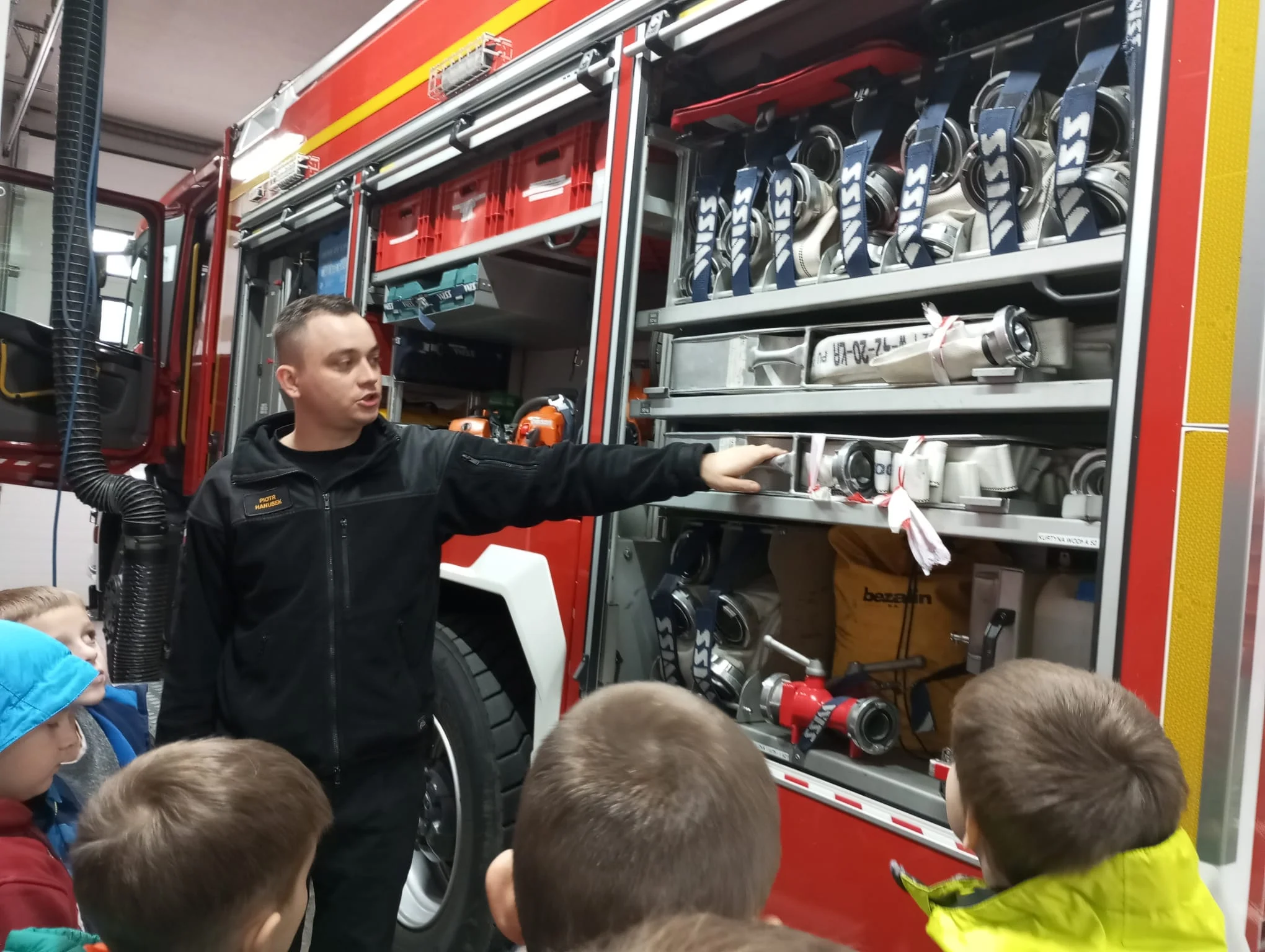 Bezpieczne ferie 2026 w Żorach. Strażacy uczyli dzieci pierwszej pomocy / fot. KM PSP Żory