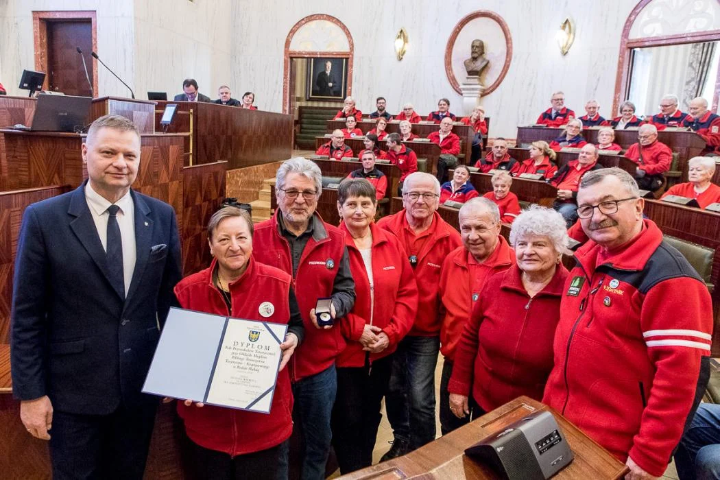 Koło Przewodników PTTK w Rudzie Śląskiej z prestiżową Złotą Honorową Odznaką „Za Zasługi dla Województwa Śląskiego”