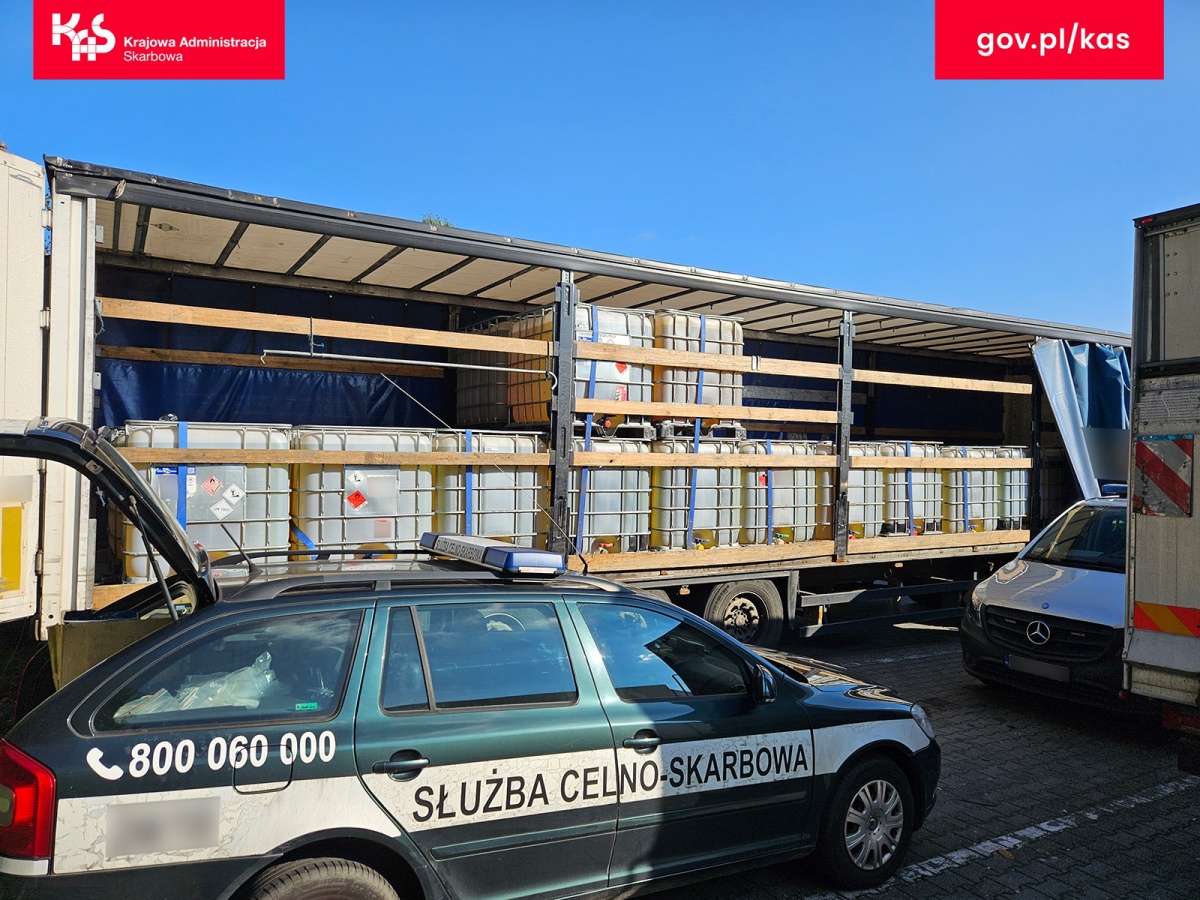 Kontrola drogowa mundurowych ŚUCS w Katowicach – olej napędowy zamiast preparatów smarowych