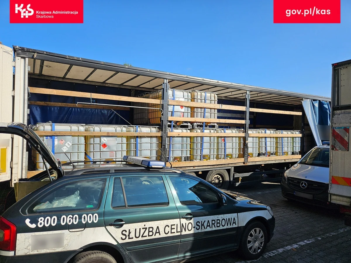 Kontrola drogowa mundurowych ŚUCS w Katowicach – olej napędowy zamiast preparatów smarowych