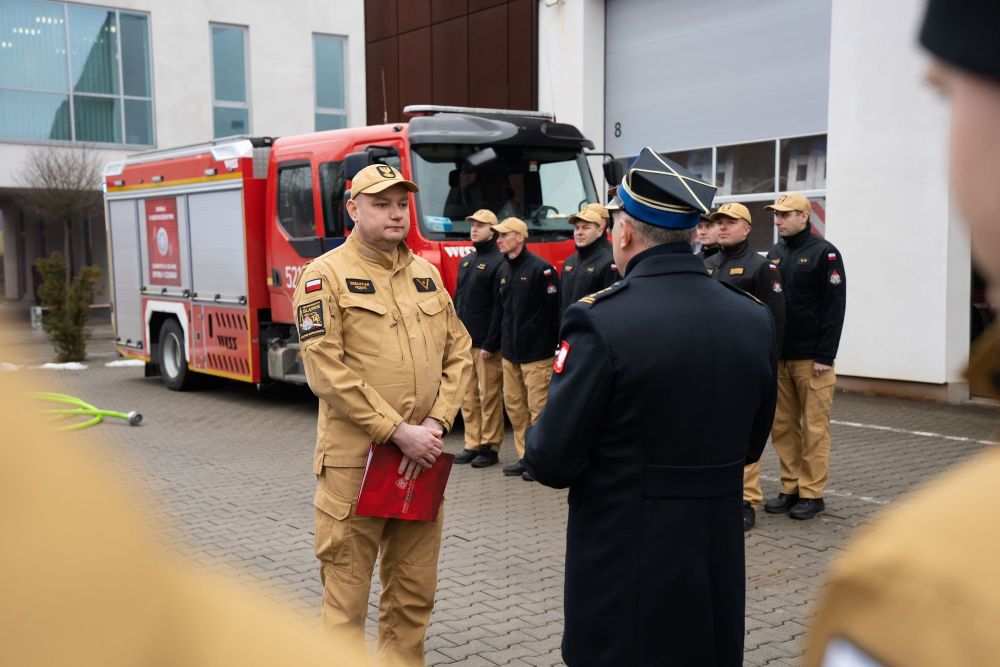 Strażacki mundur złożony po latach. Strażak z Mysłowic przeszedł na emeryturę /fot. KM PSP Mysłowice