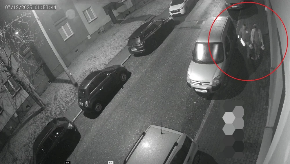 Kradzież tablic rejestracyjnych przy ul. Nocznickiego. Jest nagranie