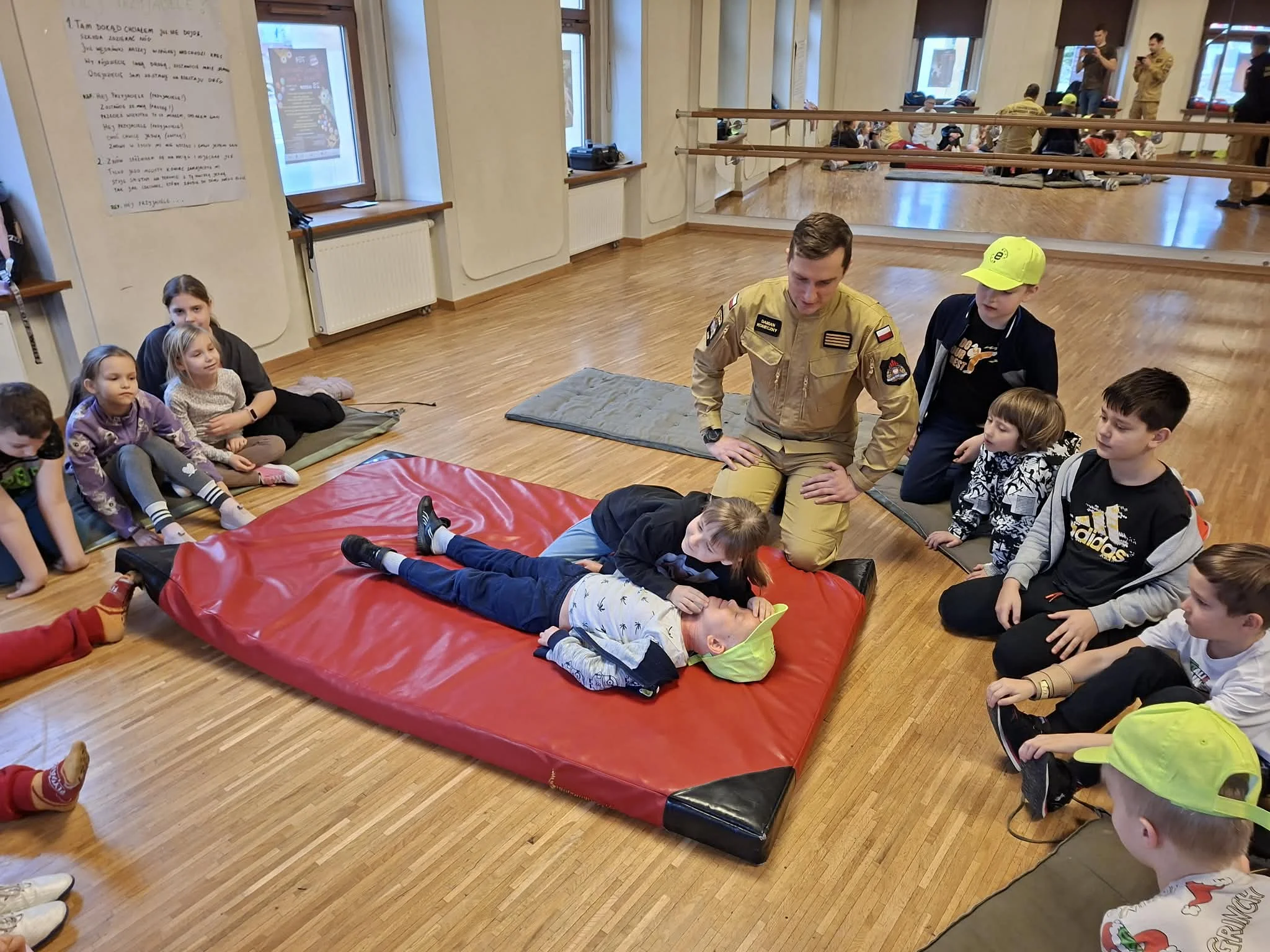 Bezpieczne ferie 2026 w Żorach. Strażacy uczyli dzieci pierwszej pomocy