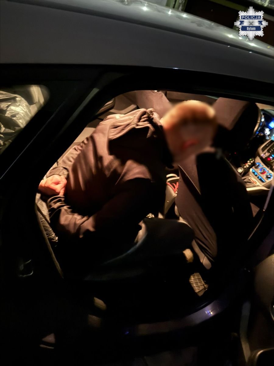 Kradzież, potrącenie i narkotyki. 35-latek z Bytomia usłyszał poważne zarzuty / fot. KMP Bytom