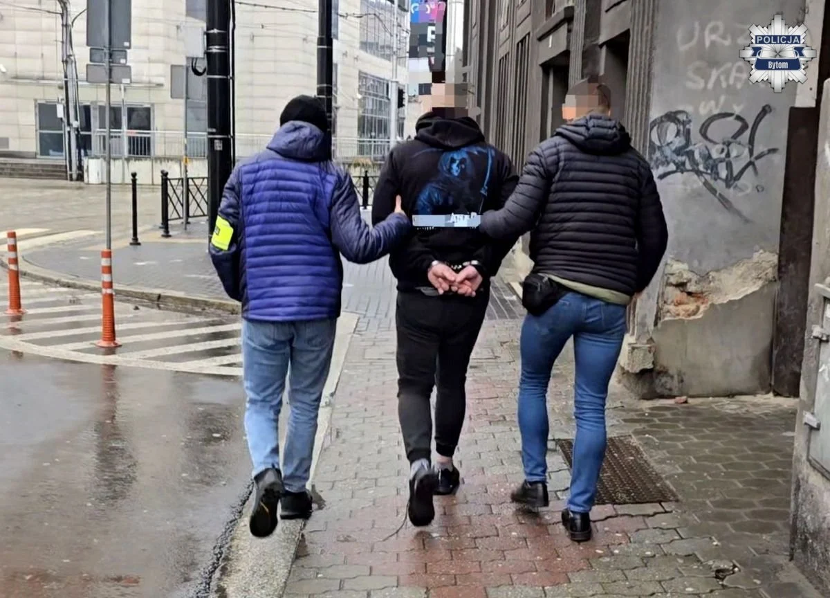 Policja zatrzymała parę podejrzaną o wymuszenie rozbójnicze. Grozi im 10 lat więzienia