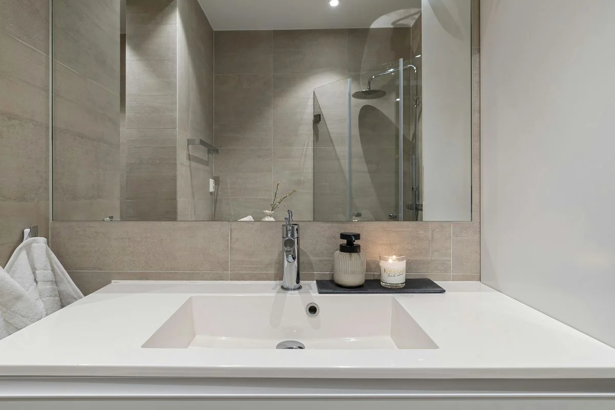 Na co zwrócić uwagę wybierając lustra? Praktyczny przewodnik po estetyce i jakości