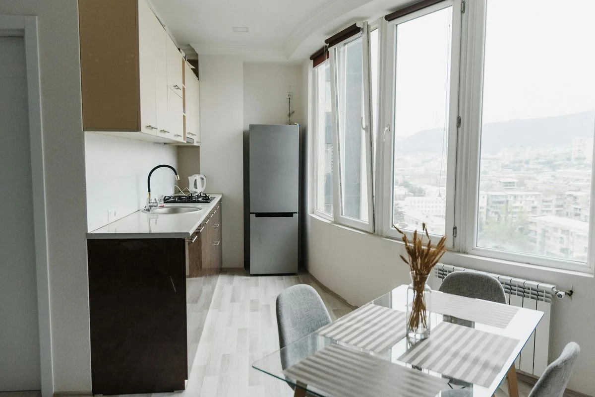 Jakie szkło wybrać do kuchni? Funkcjonalność, trwałość i nowoczesny wygląd