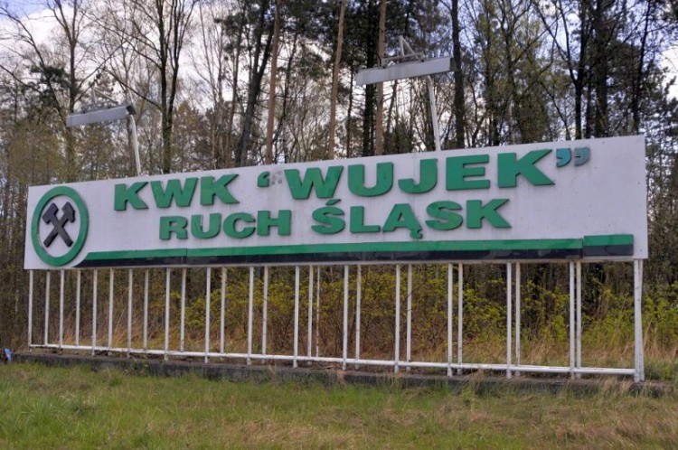 Wypadek na terenie dawnej kopalni „Śląsk” w Rudzie Śląskiej. Pracownik firmy odwadniającej wpadł do szybu