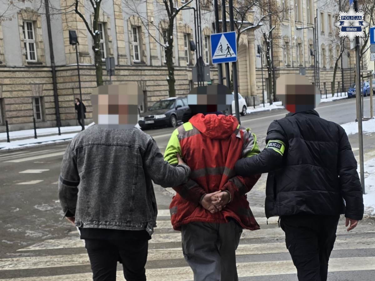 Kierowca z blisko 2,5 promila i bez uprawnień. „Pasażer" z dwoma zakazami prowadzenia pojazdów zatrzymany