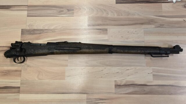 Znaleziona broń z okresu I Wojny Światowej została przekazana do muzeum