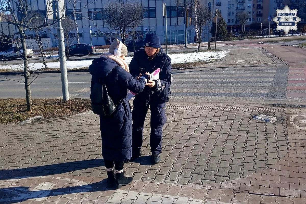 Widoczność ratuje życie – katowiccy policjanci zachęcają do noszenia odblasków
