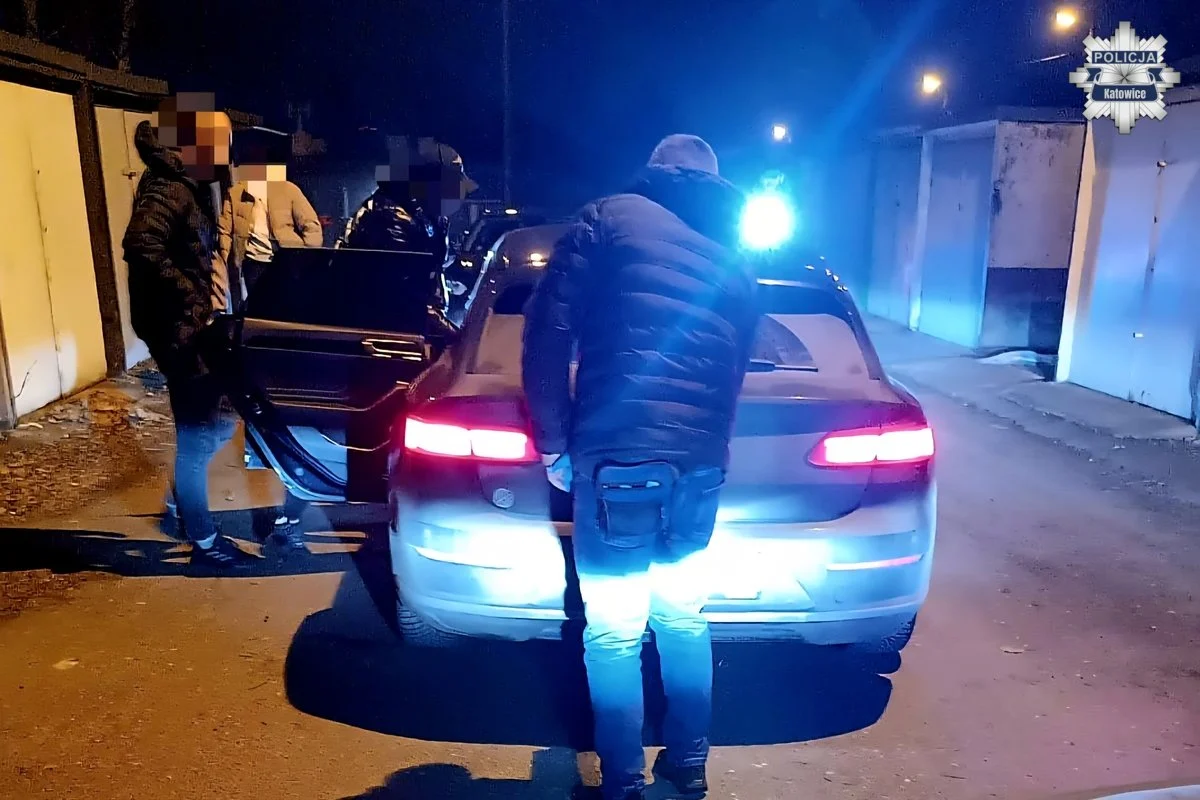 Kilogramy narkotyków, gotówka i powiązania ze środowiskiem pseudokibiców. 33-latek w areszcie / fot. KMP Katowice