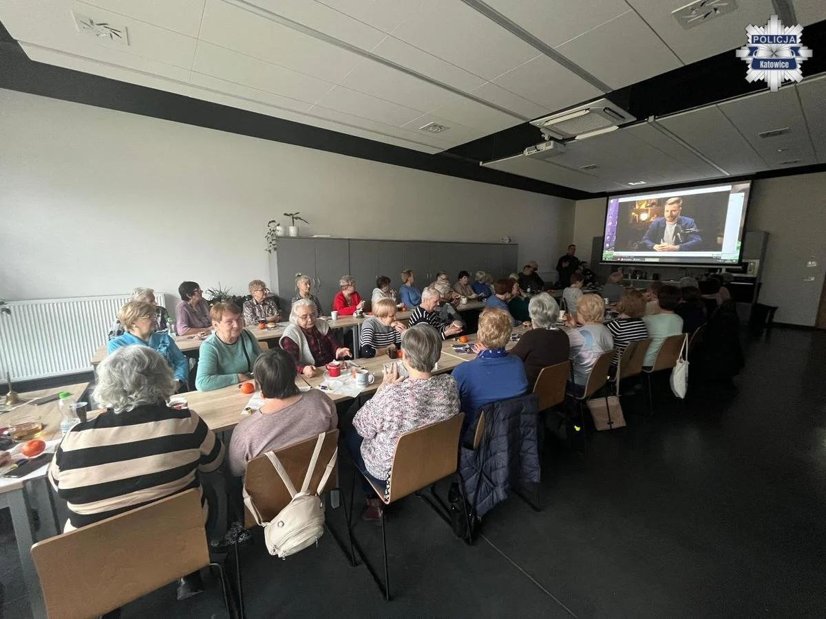 Policjanci przeprowadzili debatę z mieszkańcami osiedla Witosa