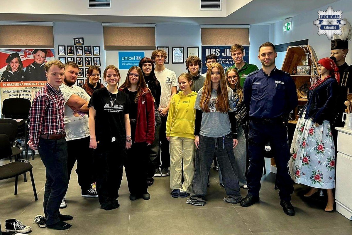 Szkolenie dla harcerzy w Katowicach. Policjant o przemocy i bezpiecznym wypoczynku