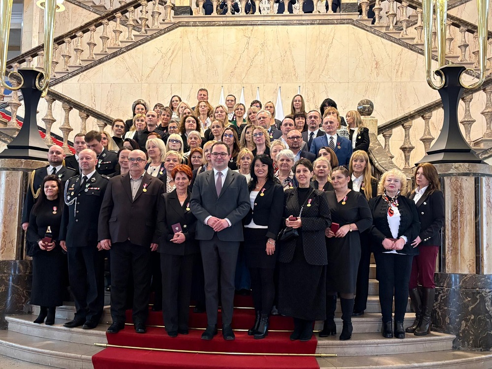 Prezydenckie odznaczenia dla pracowników MOPR w Zabrzu. 13 osób wyróżnionych