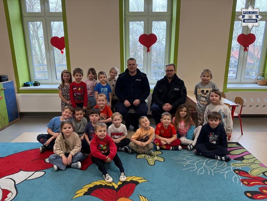 Policja w Mysłowicach uczy przedszkolaków, jak dbać o bezpieczeństwo zimą