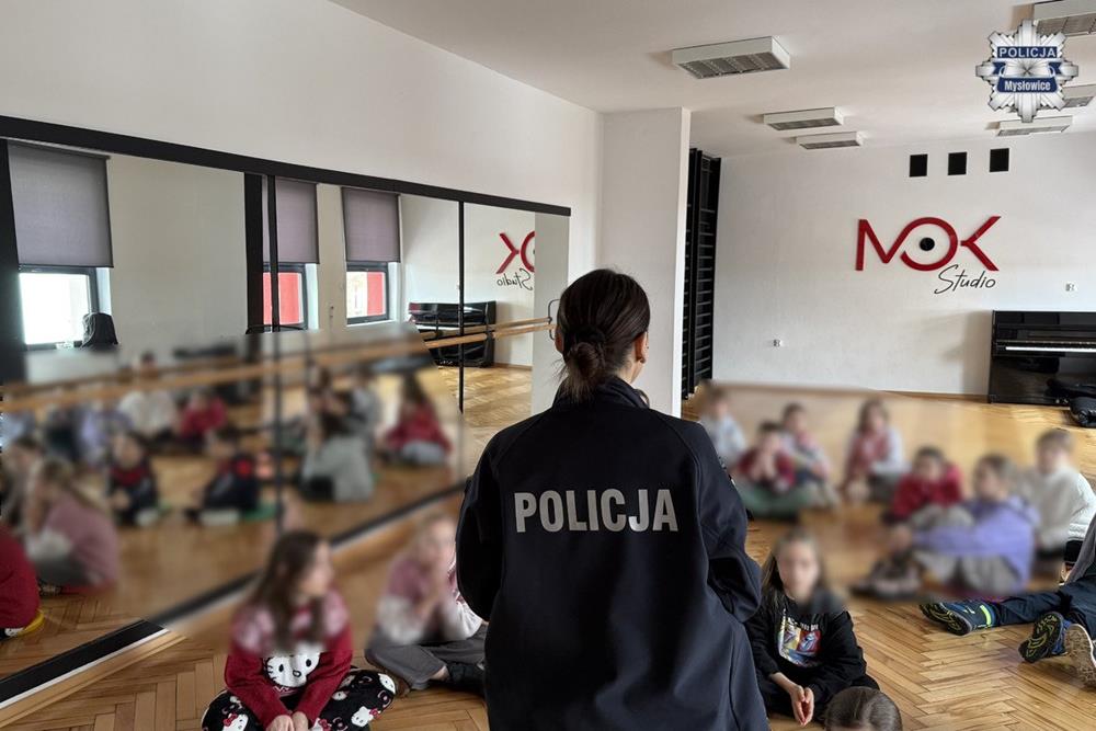 Policjanci odwiedzili dzieci na feriach w Mysłowickim Ośrodku Kultury
