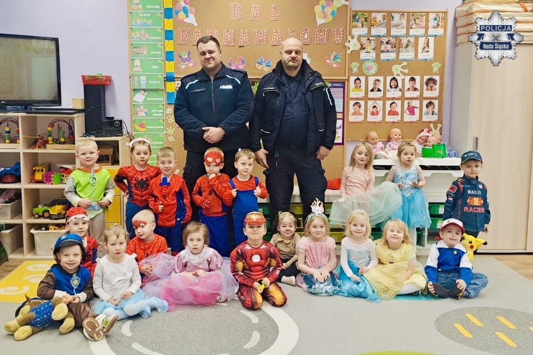 Dzielnicowi z Jedynki spotkali się z przedszkolakami – bezpieczeństwo zimowe na pierwszym planie!