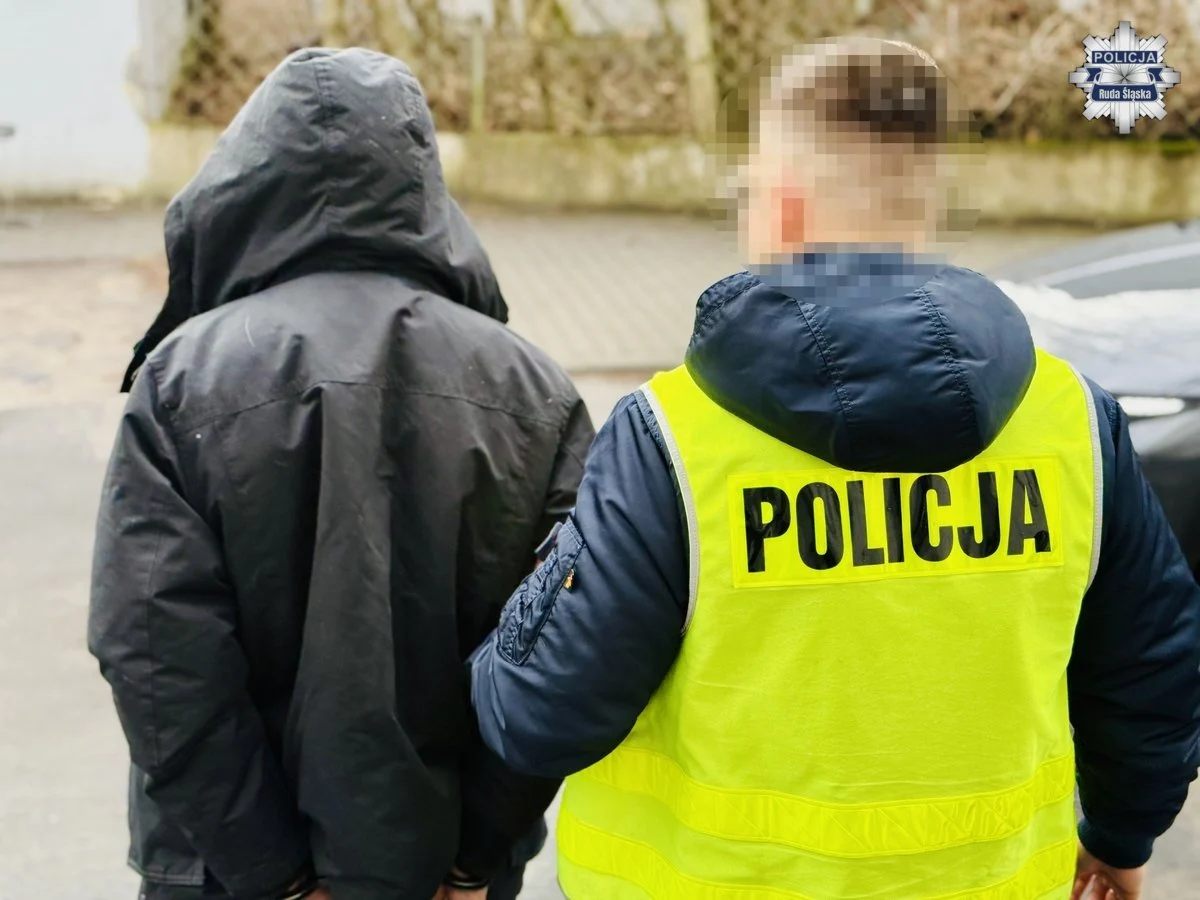 Rozbój z użyciem noża w sklepie w Rudzie Śląskiej. Mężczyźni ukradli 2000 zł