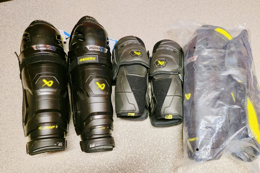 Nielegalne kije i łyżwy z Chin. Podrobiony sprzęt hokejowy przejęty przez policjantów z Rudy Śląskiej