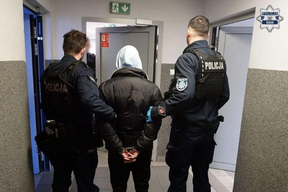 Kryminalni z Rybnika rozbili grupę przestępczą handlującą narkotykami. Zatrzymano 12 osób, grozi im nawet do 15 lat więzienia