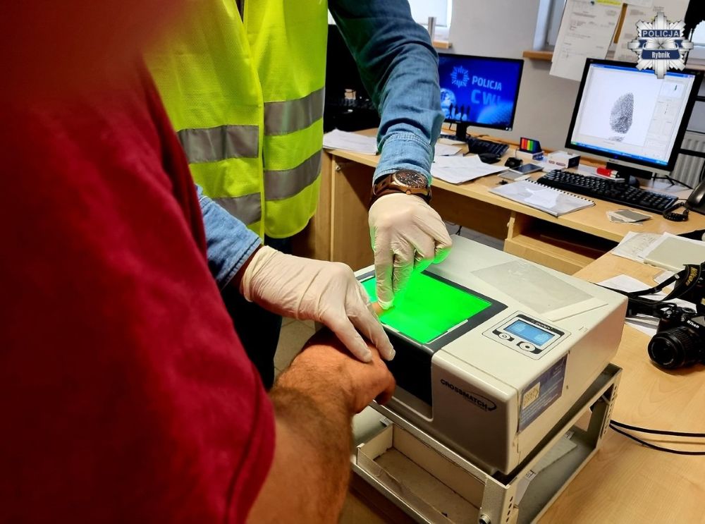 35-latek robiąc zakupy spożywcze, postanowił ukraść tablet ekspedientki. Teraz grozi mu nawet 5 lat więzienia. 