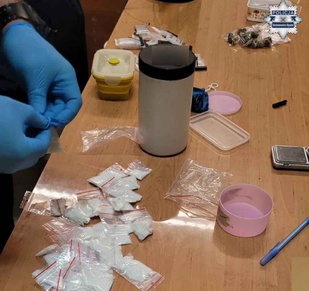 Dwie interwencje jednego dnia - policjanci z Siemianowic Śląskich zabezpieczyli blisko 300 gramów narkotyków 