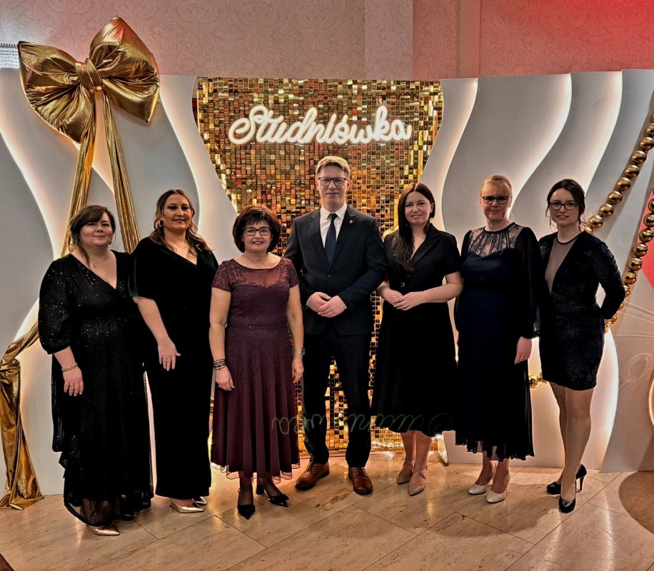 Studniówka I LO w Świętochłowicach. Bal maturzystów z udziałem prezydenta miasta / fot. Daniel Beger FB