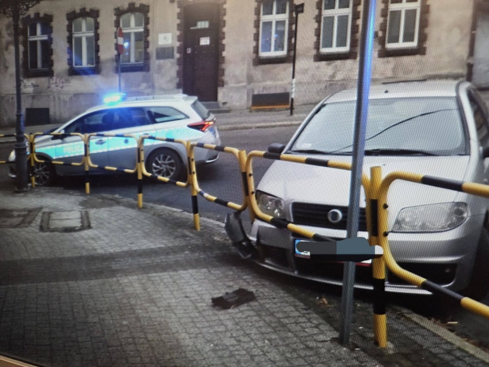 Pościg w Mikołowie! 23-latek bez uprawnień spowodował kolizję i był poszukiwany przez sąd