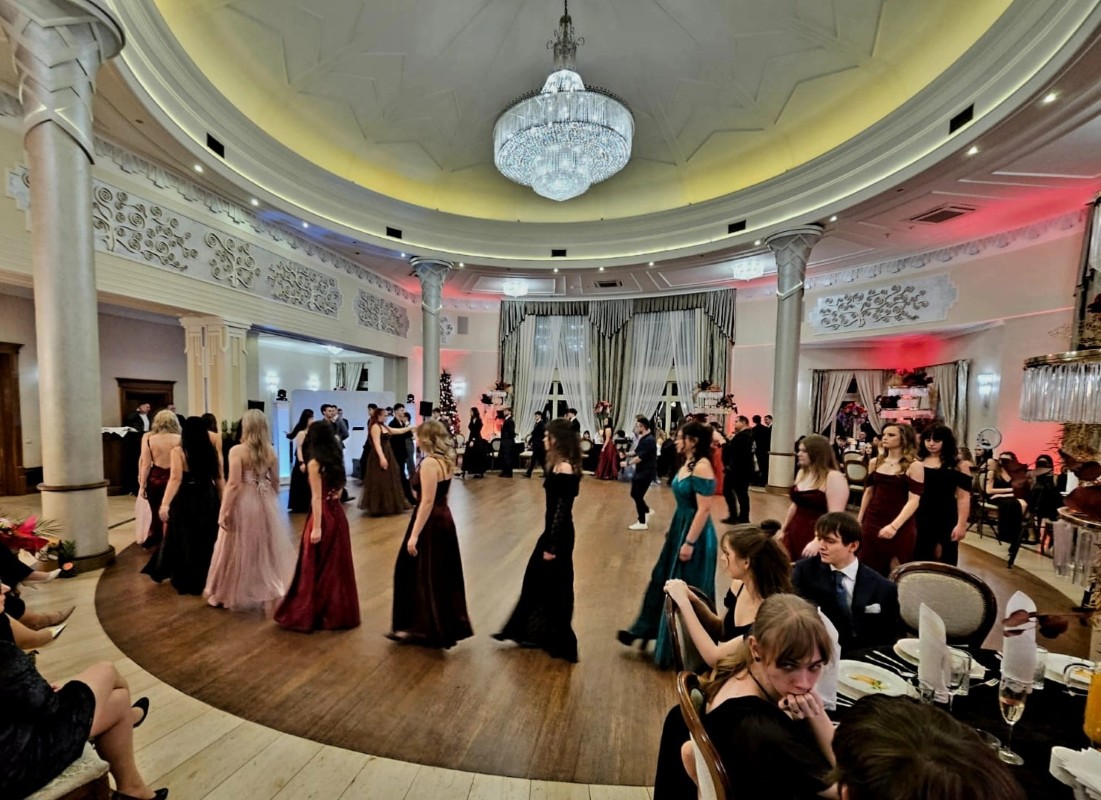 Studniówka I LO w Świętochłowicach. Bal maturzystów z udziałem prezydenta miasta / fot. Daniel Beger FB