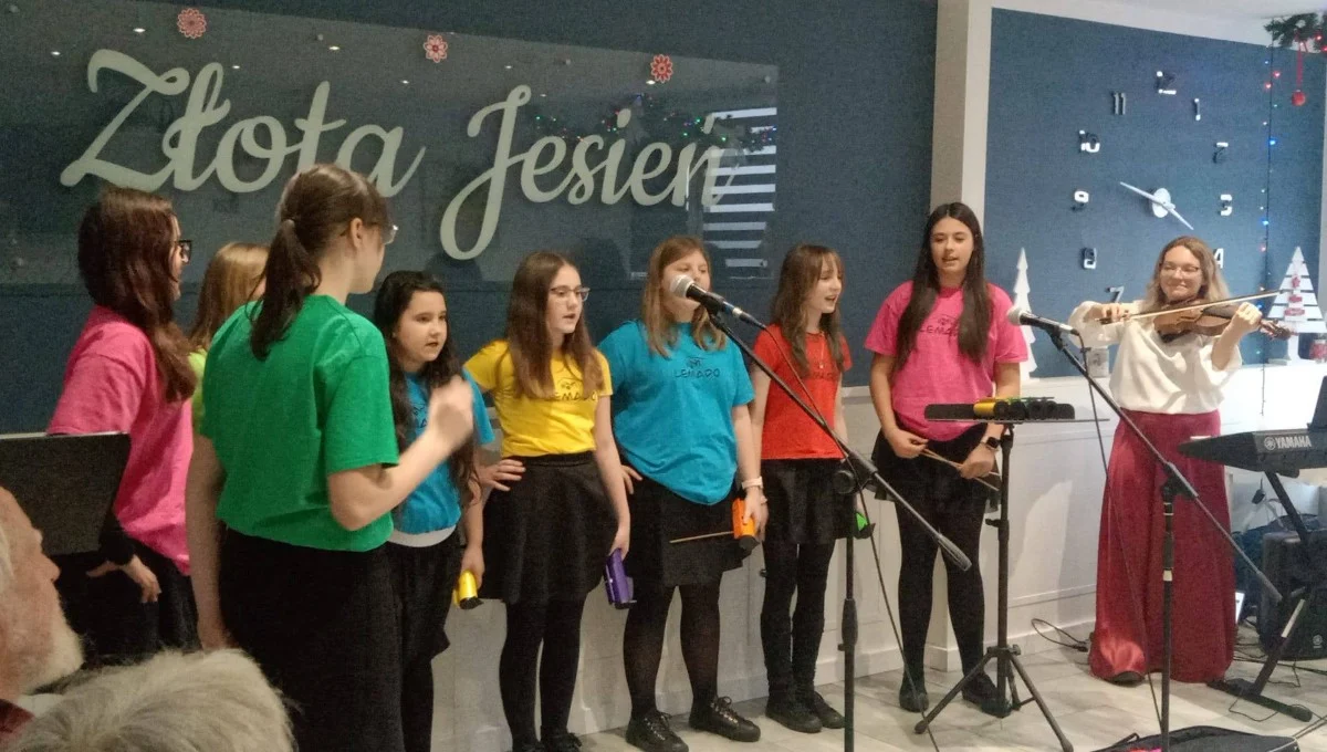 Koncert młodych artystów MDK wzruszył seniorów z MDPS „Złota Jesień”