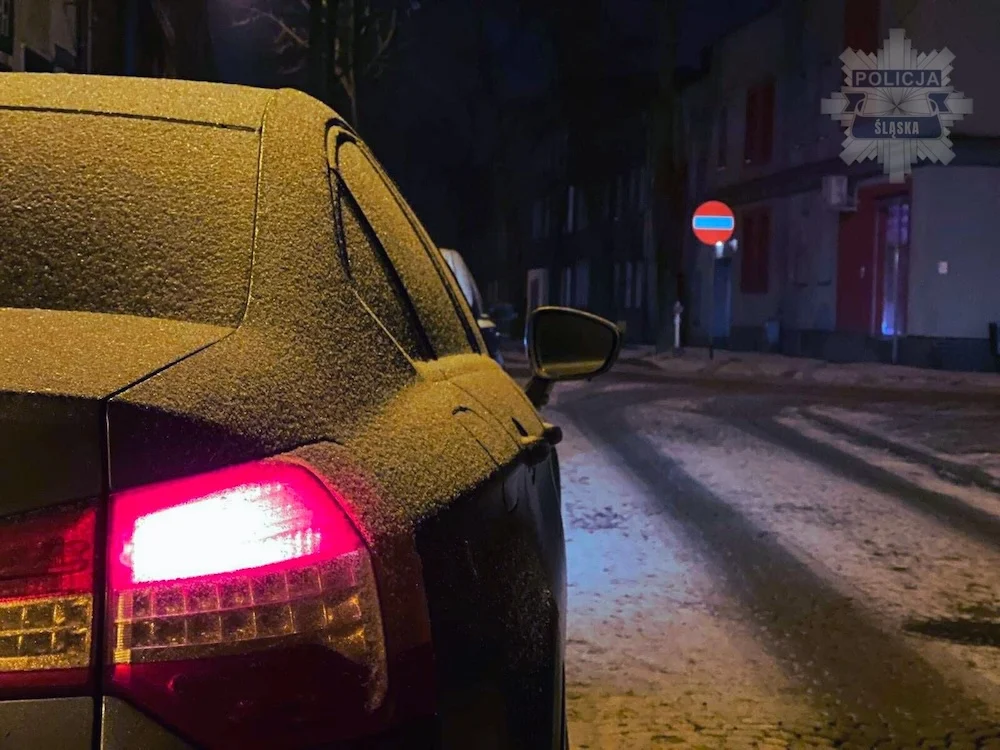 Śliskie nawierzchnie na drogach Śląska: apel o ostrożność