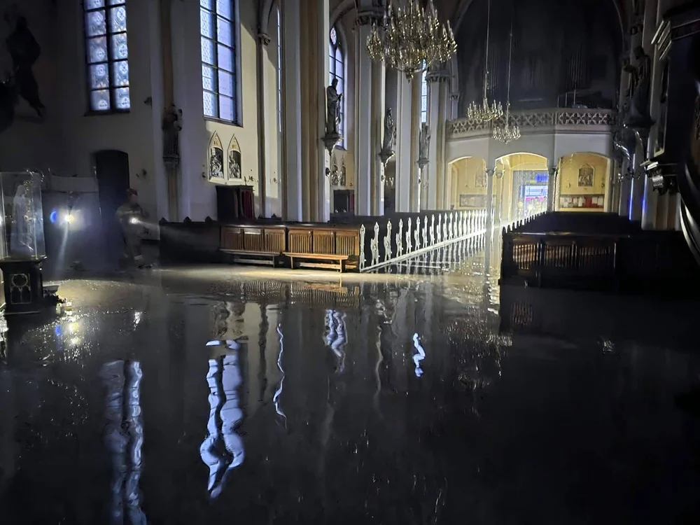 Zalanie Kościoła NSJP w Mysłowicach: Poważne straty i apel o pomoc