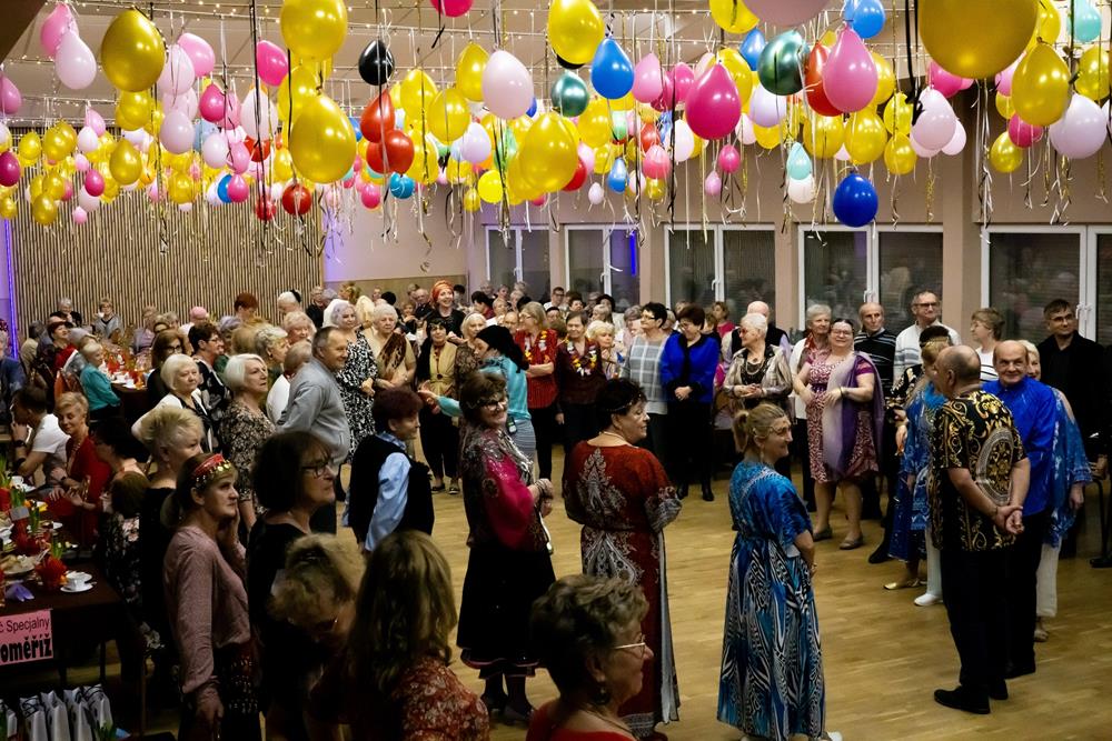 Bal Seniora w Piekarach Śląskich – taniec, muzyka i integracja z gośćmi z Kromieryża