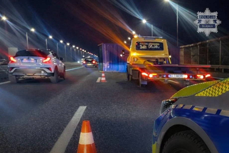 [AKTUALIZACJA] Gigantyczny korek na A4 w Rudzie Śląskiej w kierunku Gliwic. Wywrócona naczepa na A4 zablokowała pasy ruchu