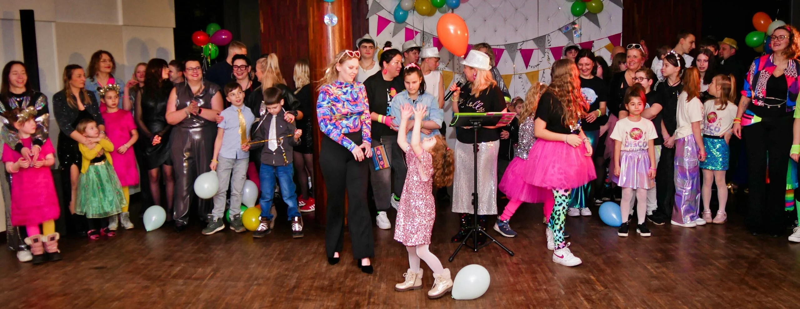 "Disco ponad wszystko". Karnawałowy bal Domu Dziecka w Łaziskach Górnych