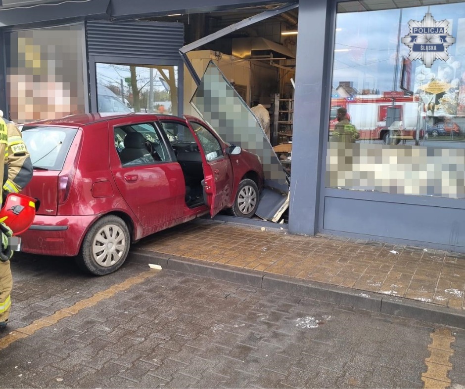 Nietypowe zdarzenie drogowe w Bytomiu: Kierowca wjechał w piekarnię