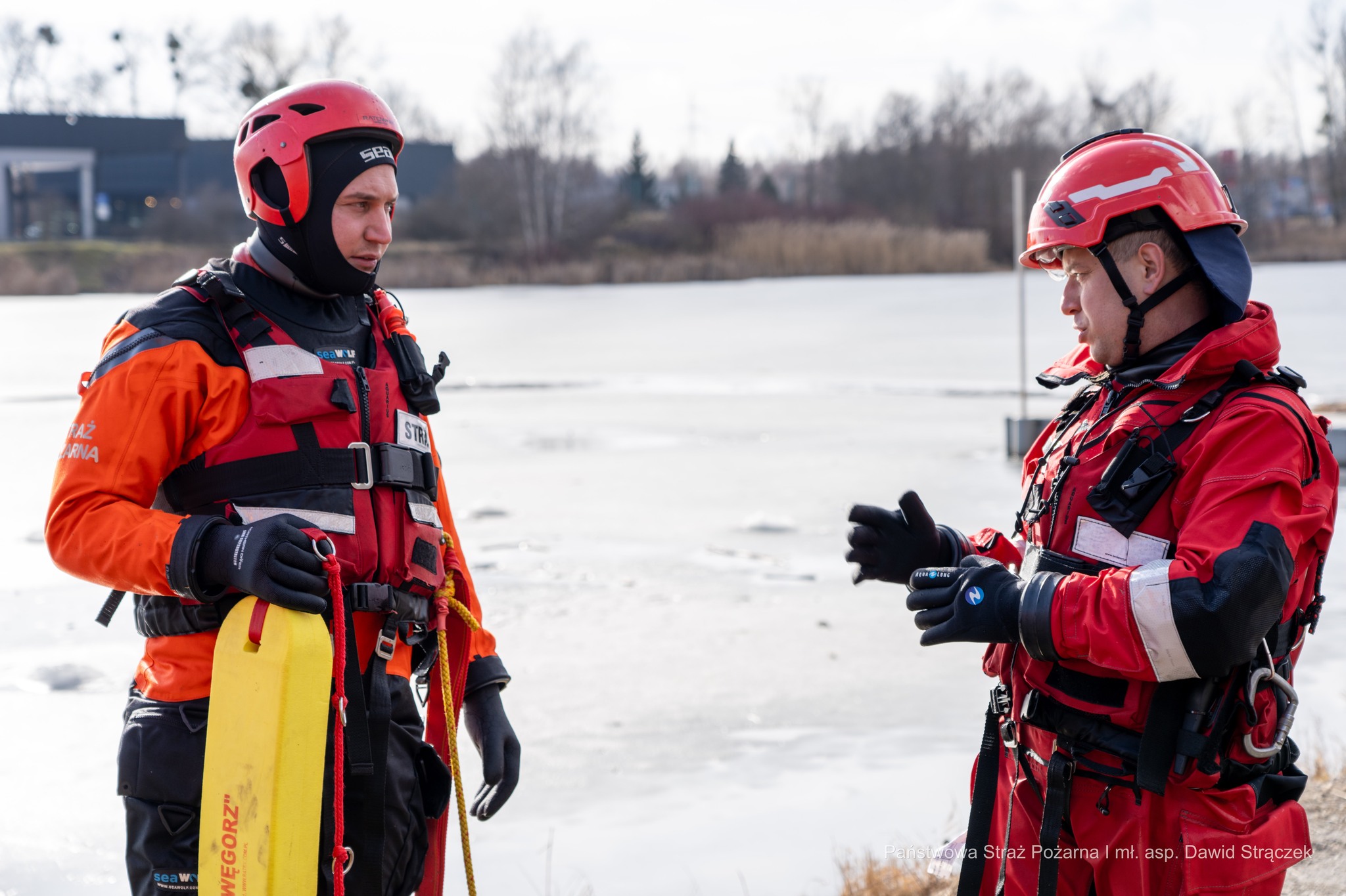 Ćwiczenia ratownictwa lodowego PSP na stawie Kokotek / fot. mł. asp. Dawid Strączek