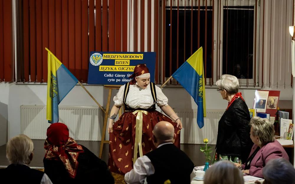 „Cołki Gōrny Ślōnsk cyto po ślōnsku” - śląska mowa połączyła pokolenia w Piekarach Śląskich
