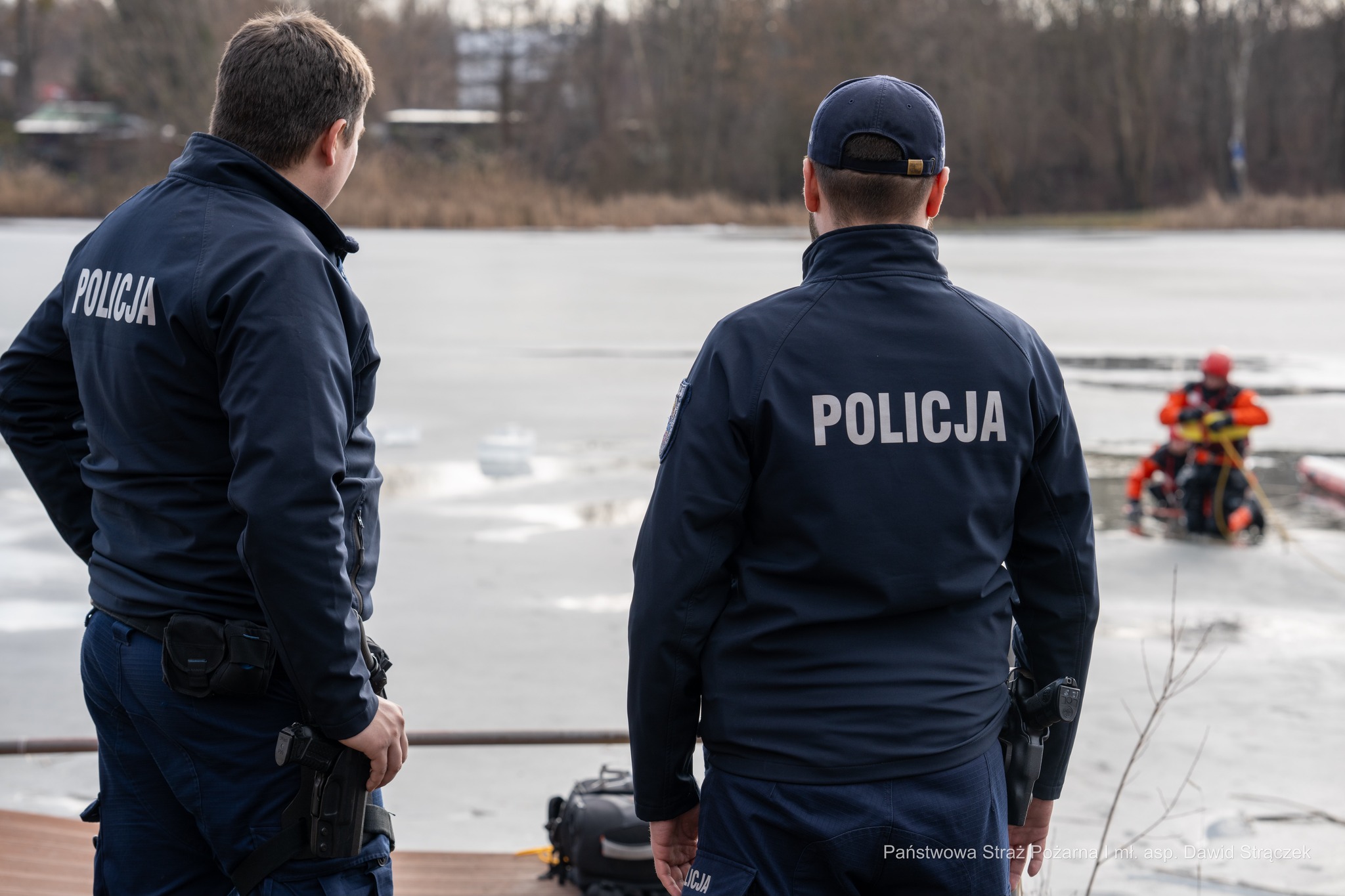 Ćwiczenia ratownictwa lodowego PSP na stawie Kokotek / fot. mł. asp. Dawid Strączek