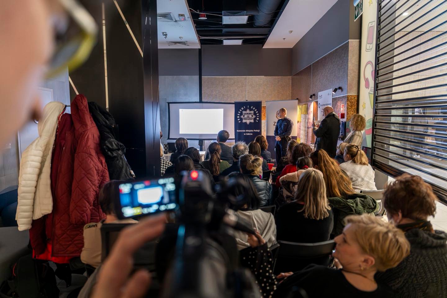 Debata "Młodzi w Internecie – współczesne trendy i zagrożenia" w Zabrzu