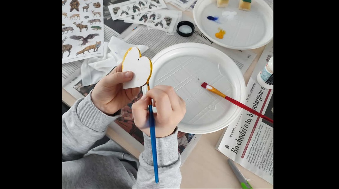 Ferie w MBP Świętochłowice. Dzieci poznały technikę decoupage i stworzyły wyjątkowe zakładki oraz serduszka