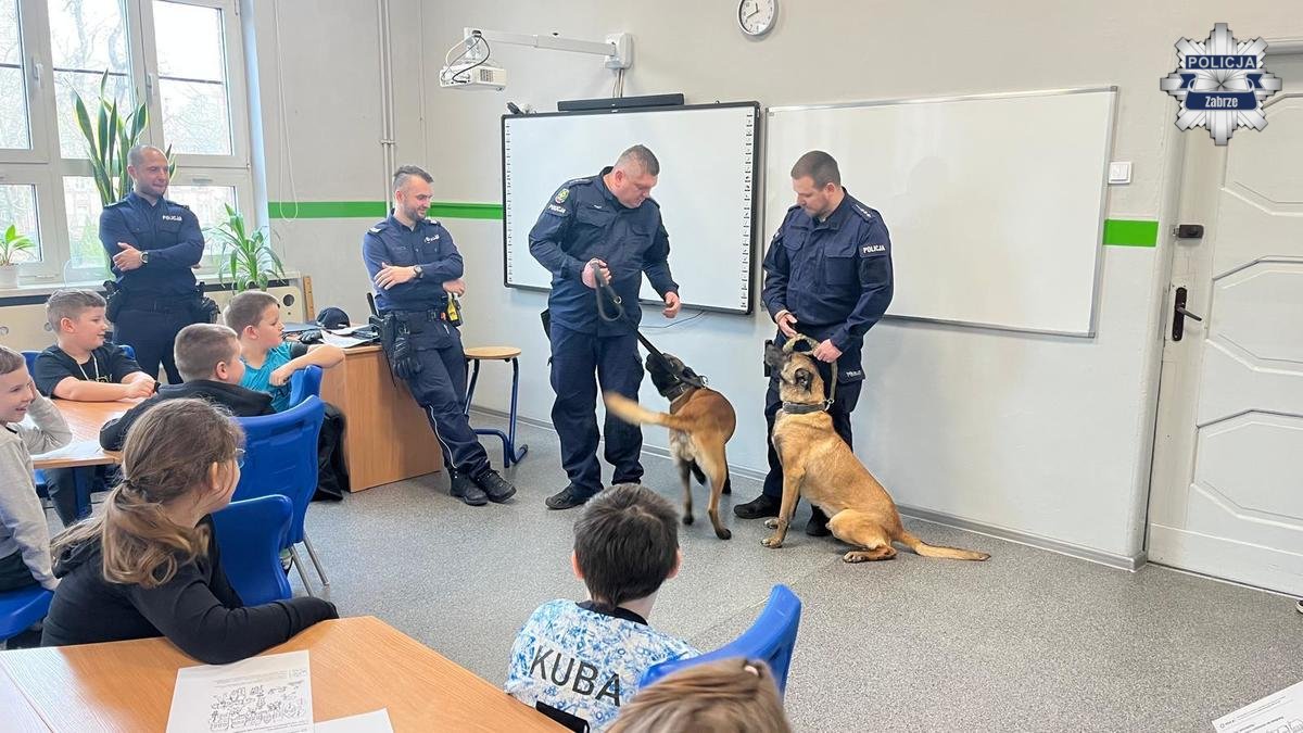 „Dzielnicowi z Zabrza w szkołach przed feriami / fot. KMP Zabrze