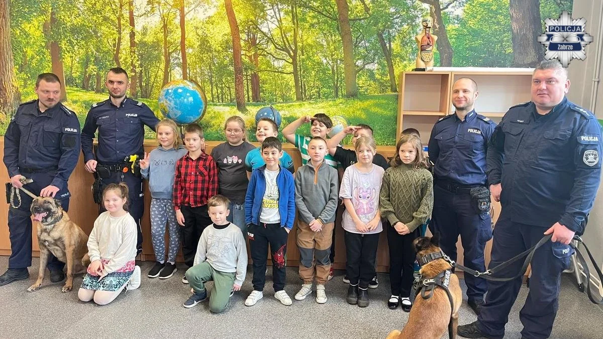 Bezpieczne ferie 2026 w Zabrzu. Policjanci uczą dzieci, jak unikać zagrożeń