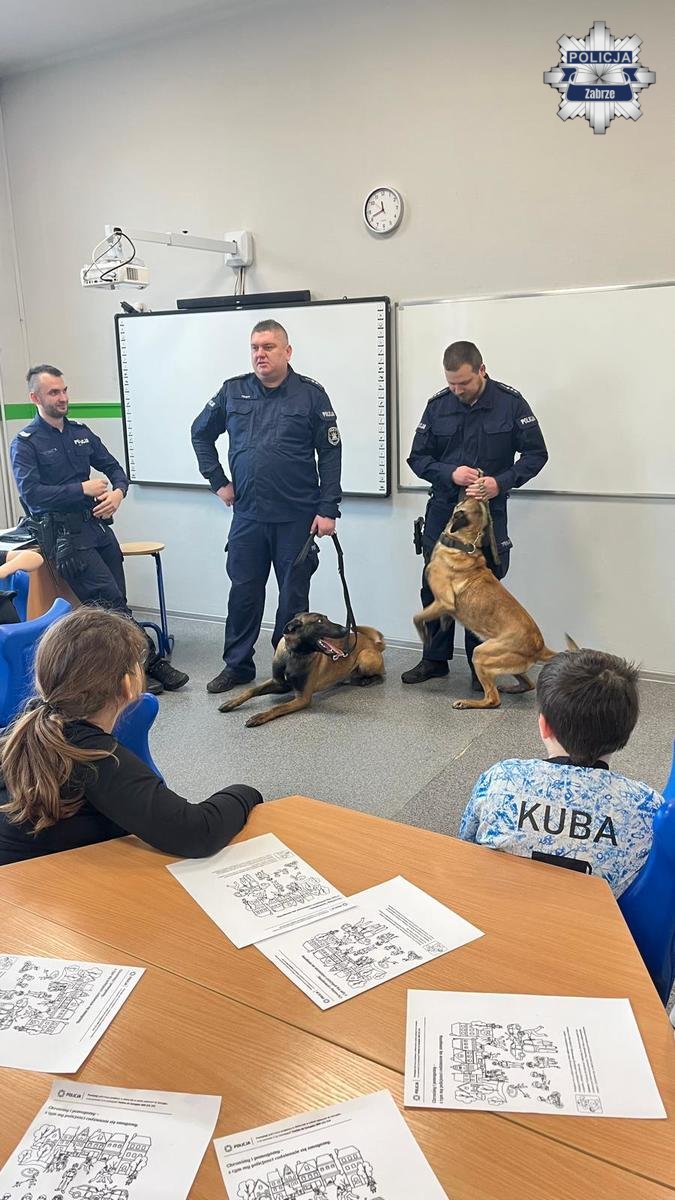 „Dzielnicowi z Zabrza w szkołach przed feriami / fot. KMP Zabrze