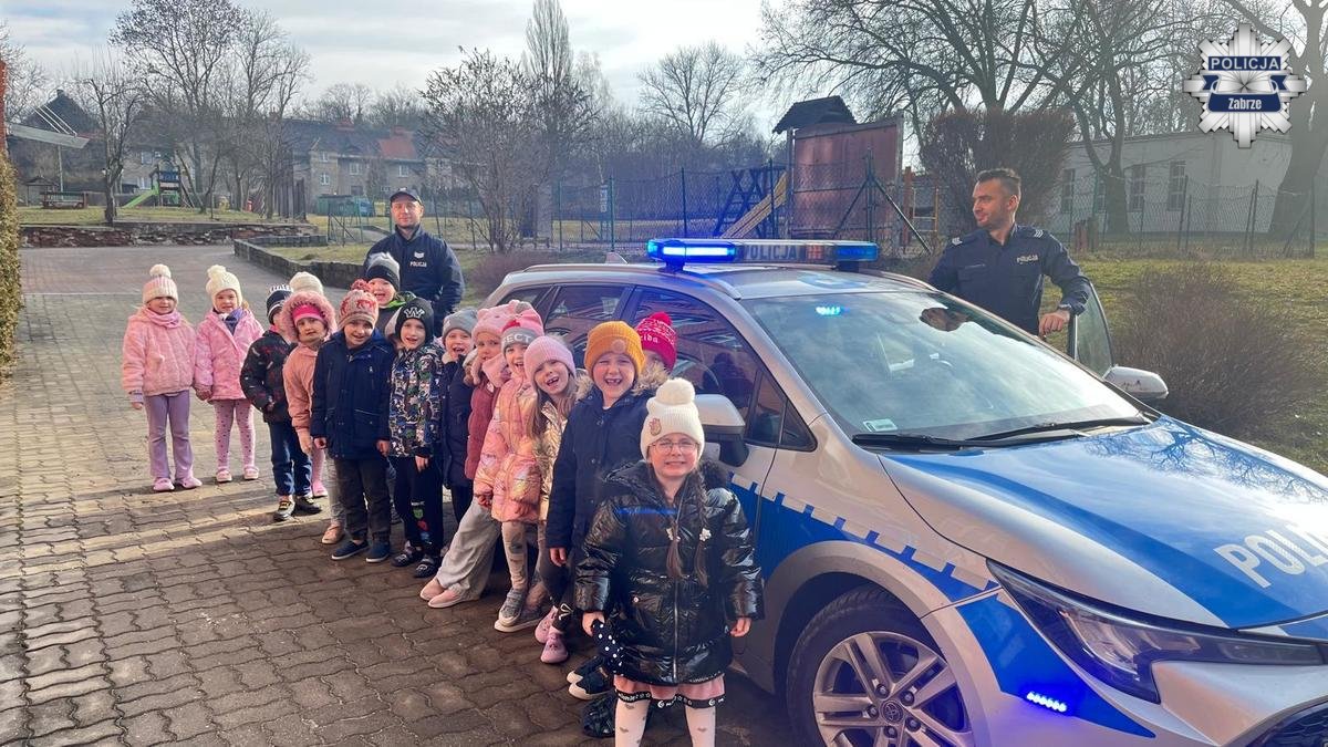 „Dzielnicowi z Zabrza w szkołach przed feriami / fot. KMP Zabrze