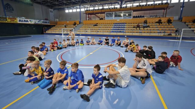 Otwarty Turniej Piłki Nożnej w Chorzowie. Hala MORiS pełna emocji