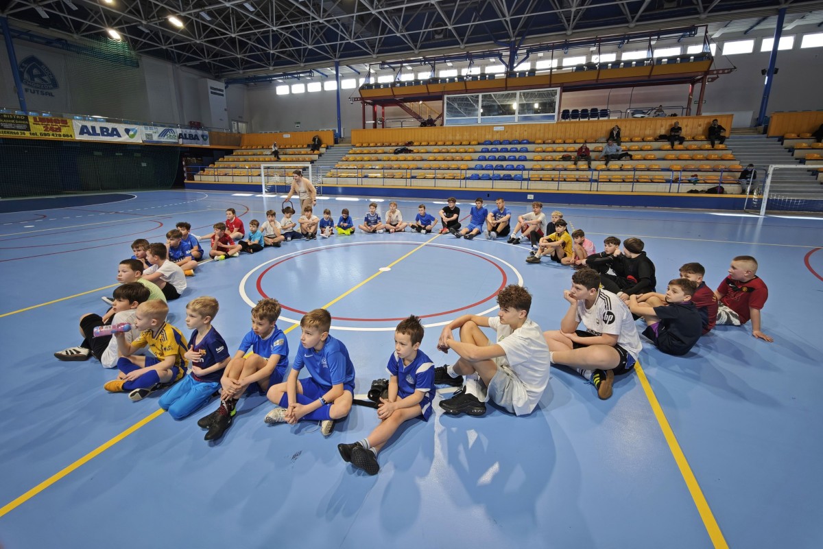 Otwarty Turniej Piłki Nożnej w Chorzowie. Hala MORiS pełna emocji