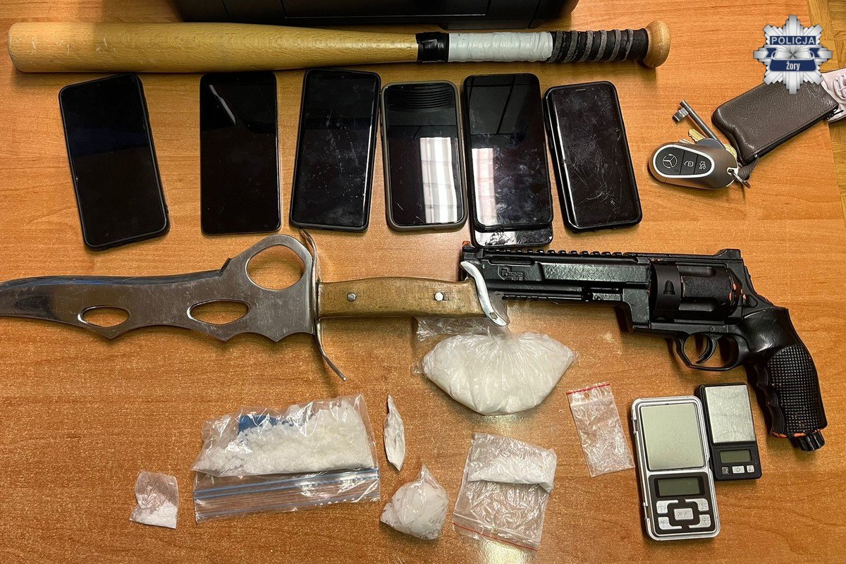 Żory: Kryminalni rozbili narkotykowy proceder – ponad 200 gramów narkotyków, areszt i rozbicie grupy przestępczej